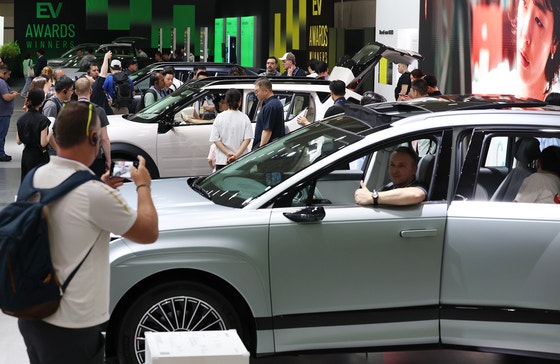 정부 친환경차 6만대 보조금 삭감… “이대론 탄소감축 목표 불가능" 우...