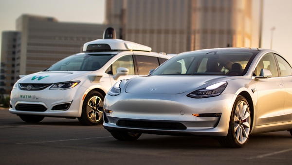 테슬라 로보택시, 과대광고인가 현실인가? 웨이모와 비교해 보니