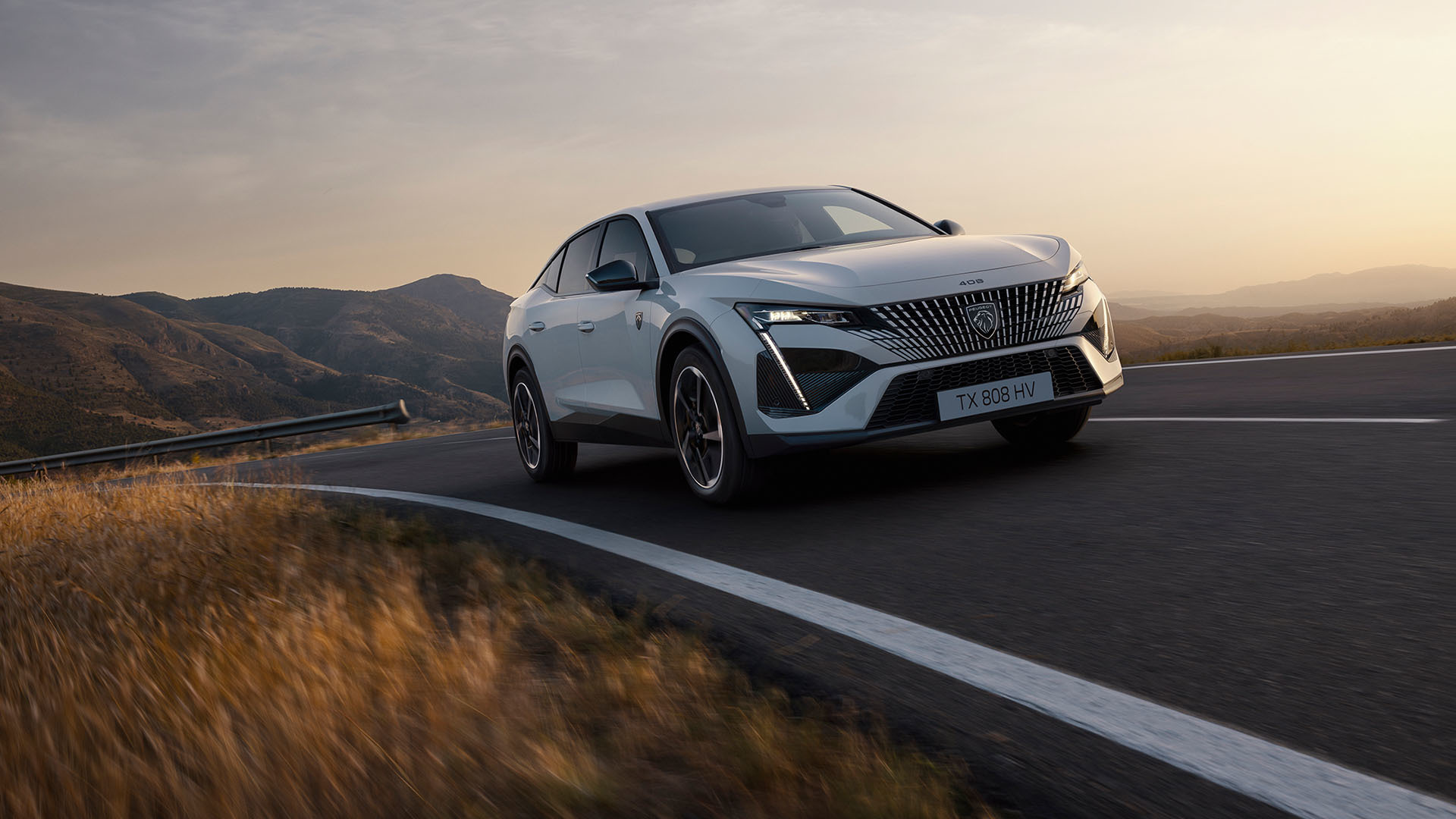 국내 소비자 니즈 정확히 파악한 푸조, 308에 이어 408도 하이브리드 모...